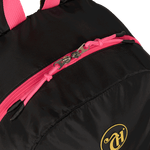 mochila-g-capricho-contrast-preto-e-rosa-sestini-076218-27-detalhe-2.png