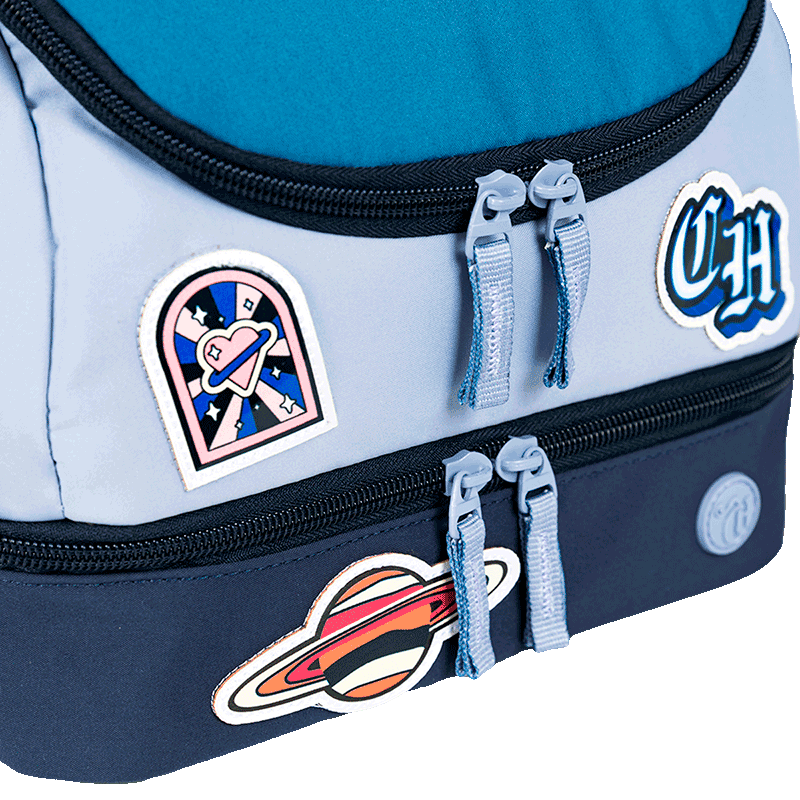 lancheira-2-comaprtimentos-capricho-class-cosmic-patches-sestini-076227-04-detalhe-2.png