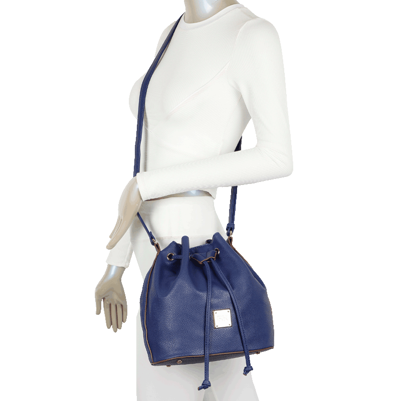 bolsa-bucket-m-ss23-cfk109-azul-920137-04-detalhe-2